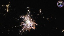 2016年7月12日(GMT)に撮影されたヒューストン上空からの夜景です．
