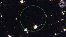 2016年7月30日8時32分頃(GMT)、米国ミズーリ州セントルイス上空で捉えた流星（緑の丸で囲まれた部分）です。映像の後半は、流星部分を拡大して、スローモーションで示しています。