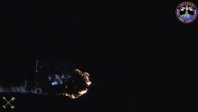 2017年2月16日18時17分頃(GMT)に撮影されたレユニオン島の夜景です．活火山ピトン・ド・ラ・フルネーズが赤く光っているのが見えます．