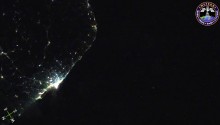 2017年5月1日22時15分頃(GMT)に撮影されたスリランカのコロンボ上空の夜景です．