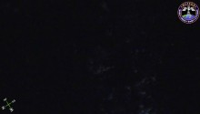 2017年5月5日15時47分頃(GMT) 、ミクロネシア周辺の太平洋中央部で捉えた２つの流星です（画面中央）．