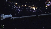 2017年6月3日18時2分頃(GMT) 、ベトナム北部の夜景です．無数の漁火が見られます．画面中央はISSのロボットアームです．